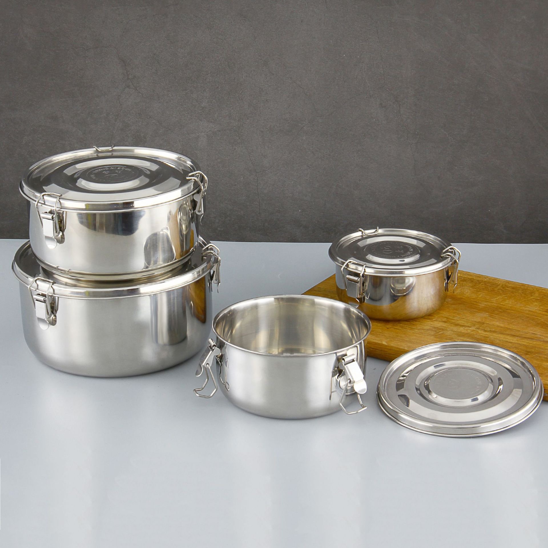 Hot selling in the Middle East Stainless Steel Lunch Box Round Food Bowl Leakproof Metal Camping Lunch Boxes