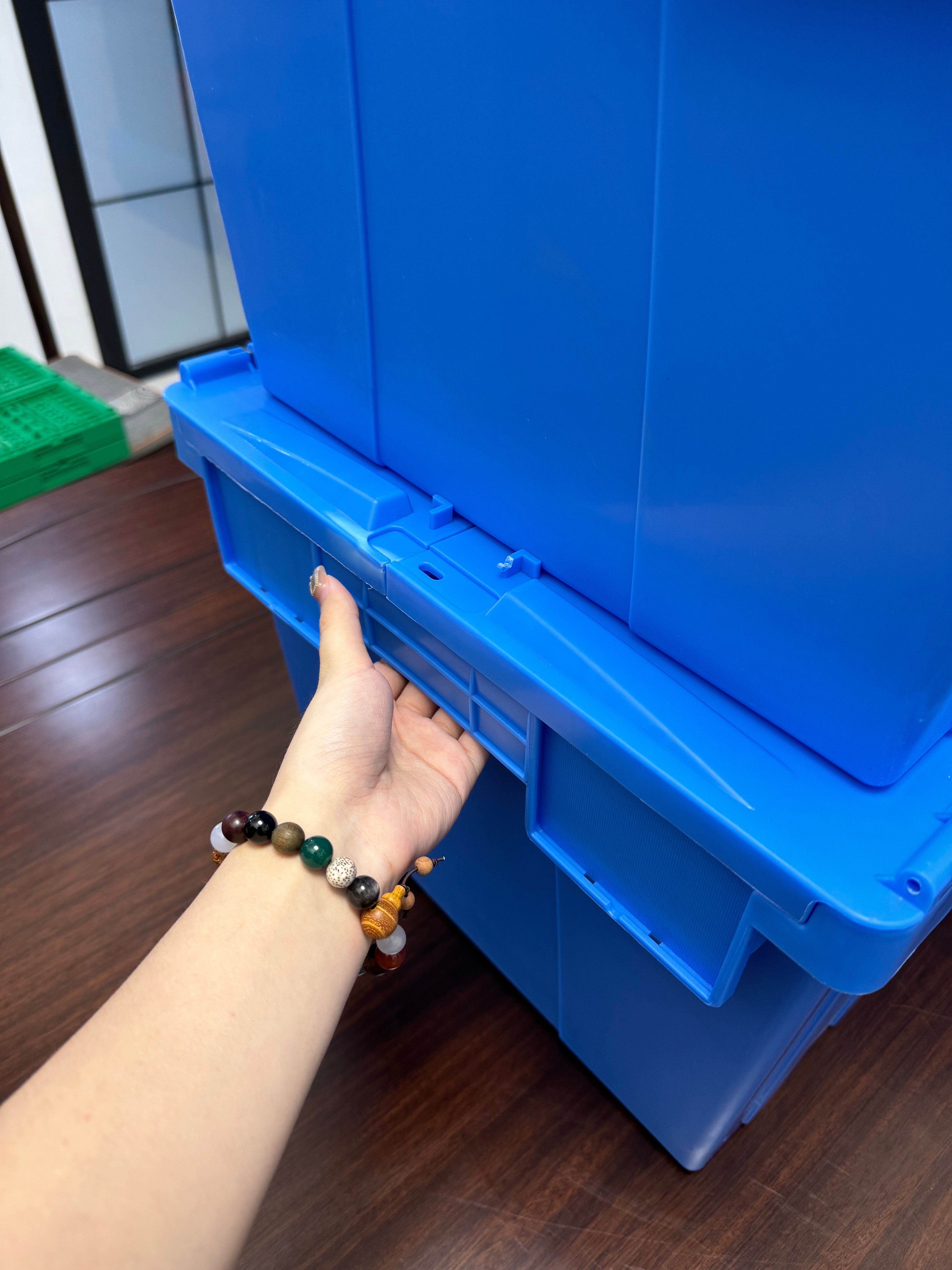 Rectangular Plastic Storage Box Recyclable PP Material Solid Folding Mesh Style With Lid Fruit Crate Stackable storage Crate