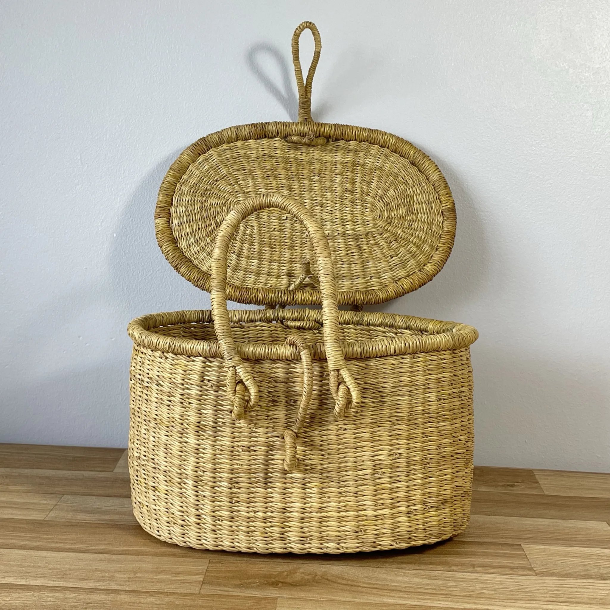 Handwoven Seagrass Picnic Basket With Handle OEM Rattan Storage Basket Woven Picnic Basket Variety of Size from Vietnam Handmade