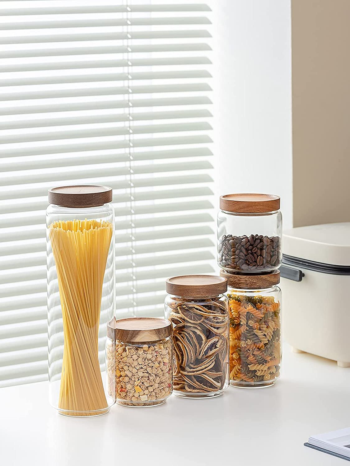Wholesale large glass food storage glass spice jar with acacia wooden lid jar