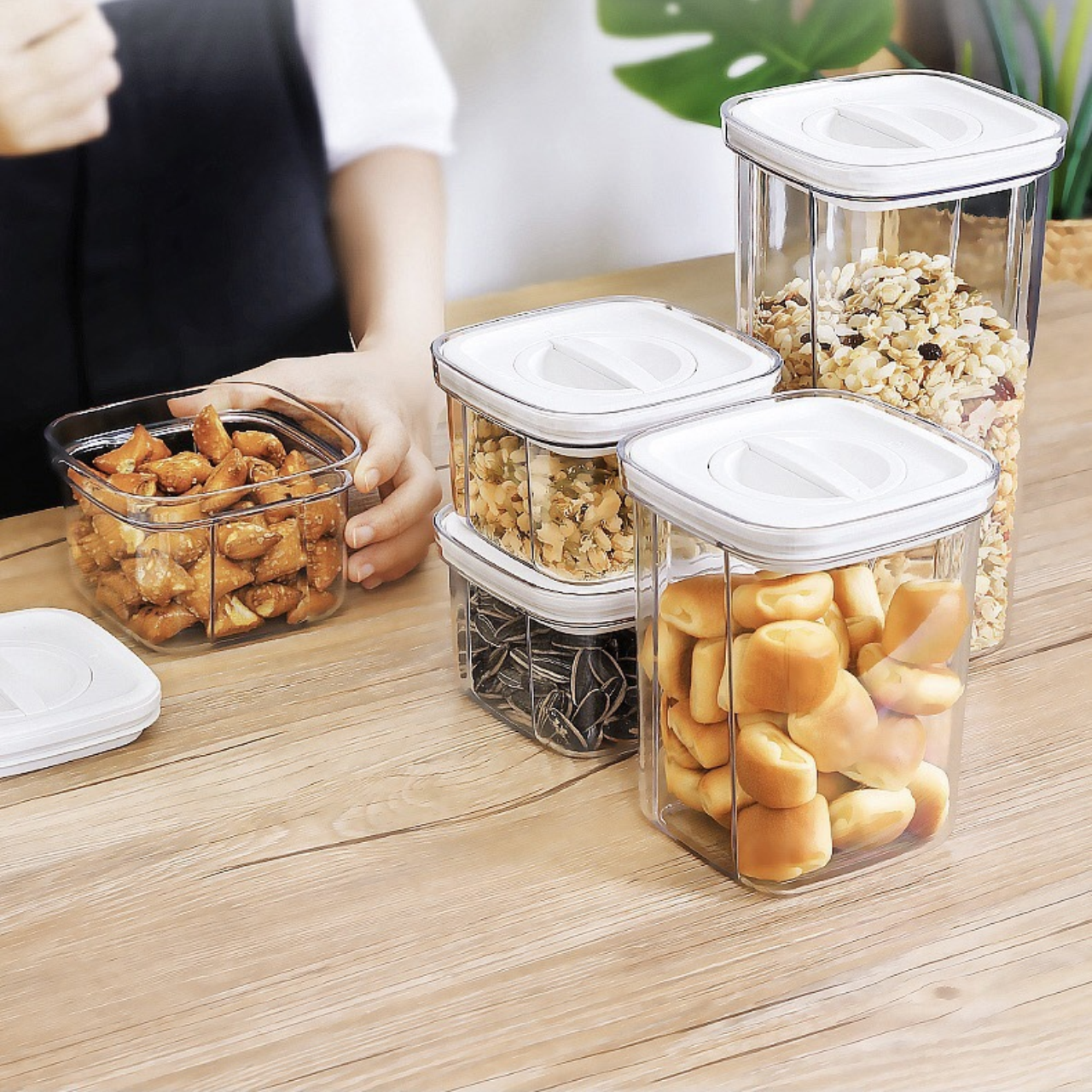 Rotating transparent plastic sealing jar food-grade moisture-proof storage jar fresh box household grains and cereals storage