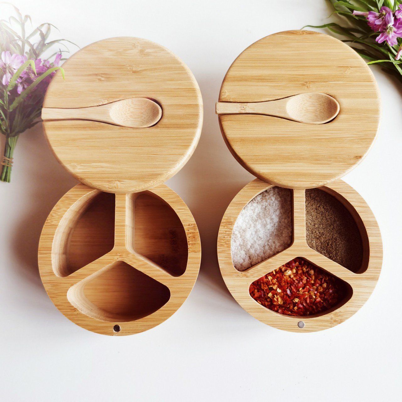 Custom Swivel Magnetic Lid 3 Compartments Bamboo Wooden Spice Jars Salt Cellar Spice Box storage Container With Spoon