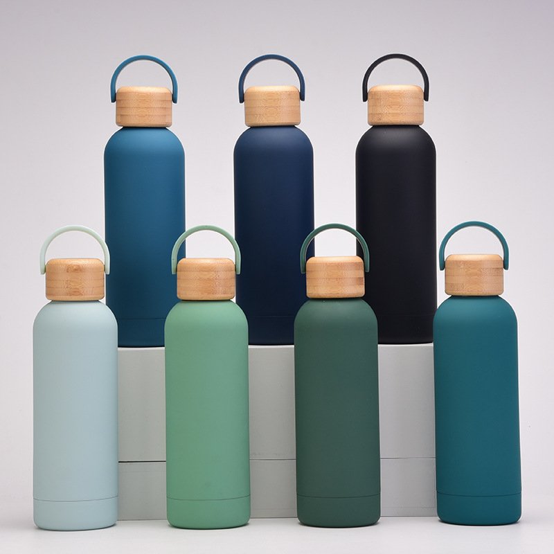 2022New 0.5L flasks stainless steel insulated gym water bottle with wood bamboo silicone handle custom logo