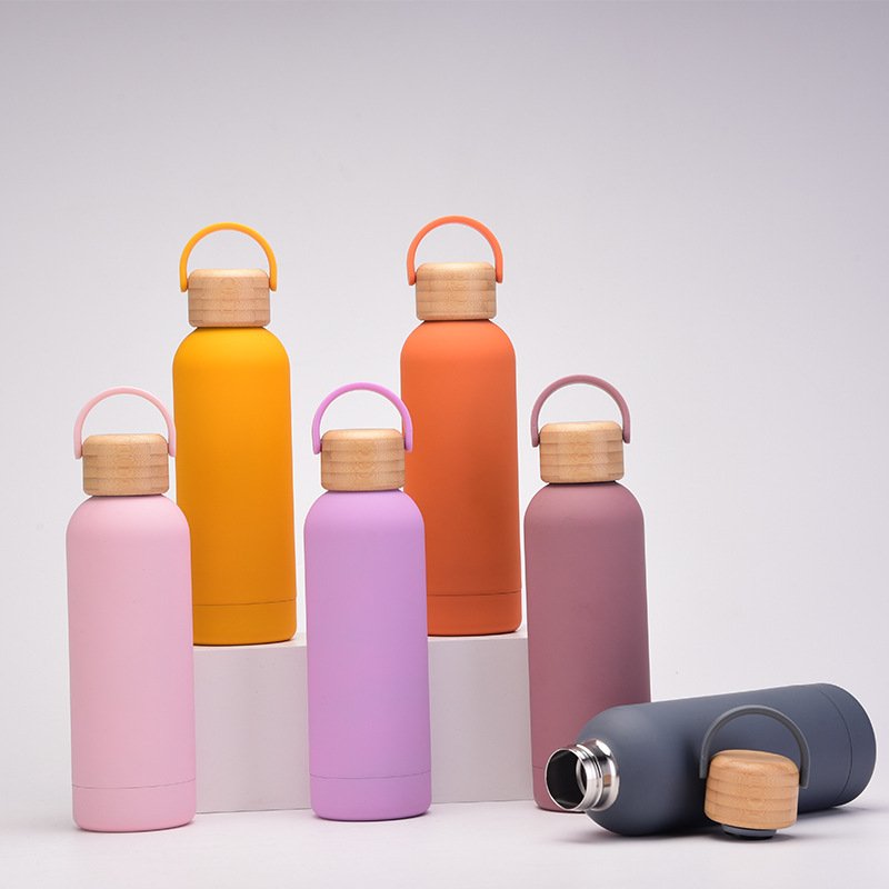2022New 0.5L flasks stainless steel insulated gym water bottle with wood bamboo silicone handle custom logo