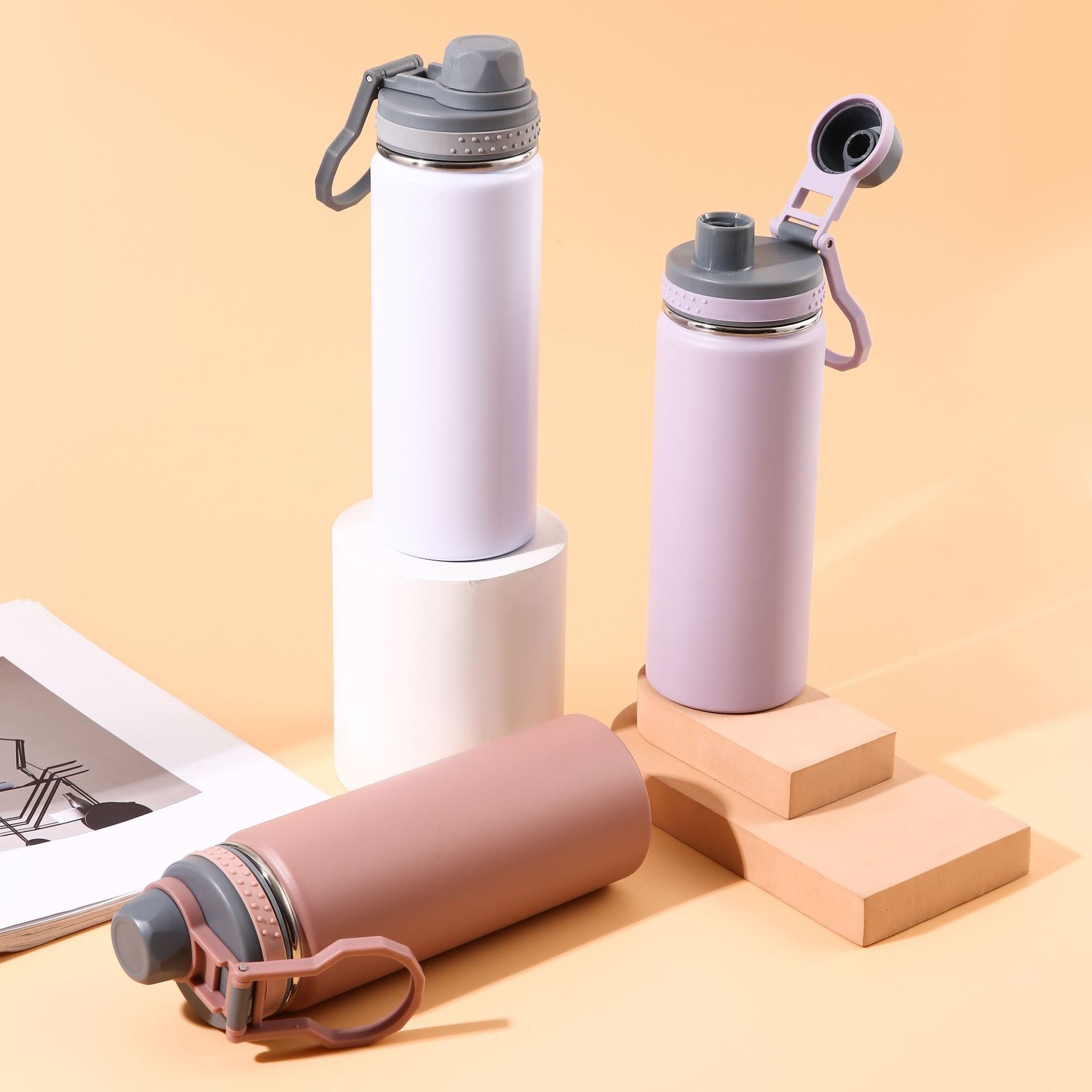 Custom logo 500ml 750ml leakproof stainless steel vacuum flask double wall sports insulated thermos water bottles with hook
