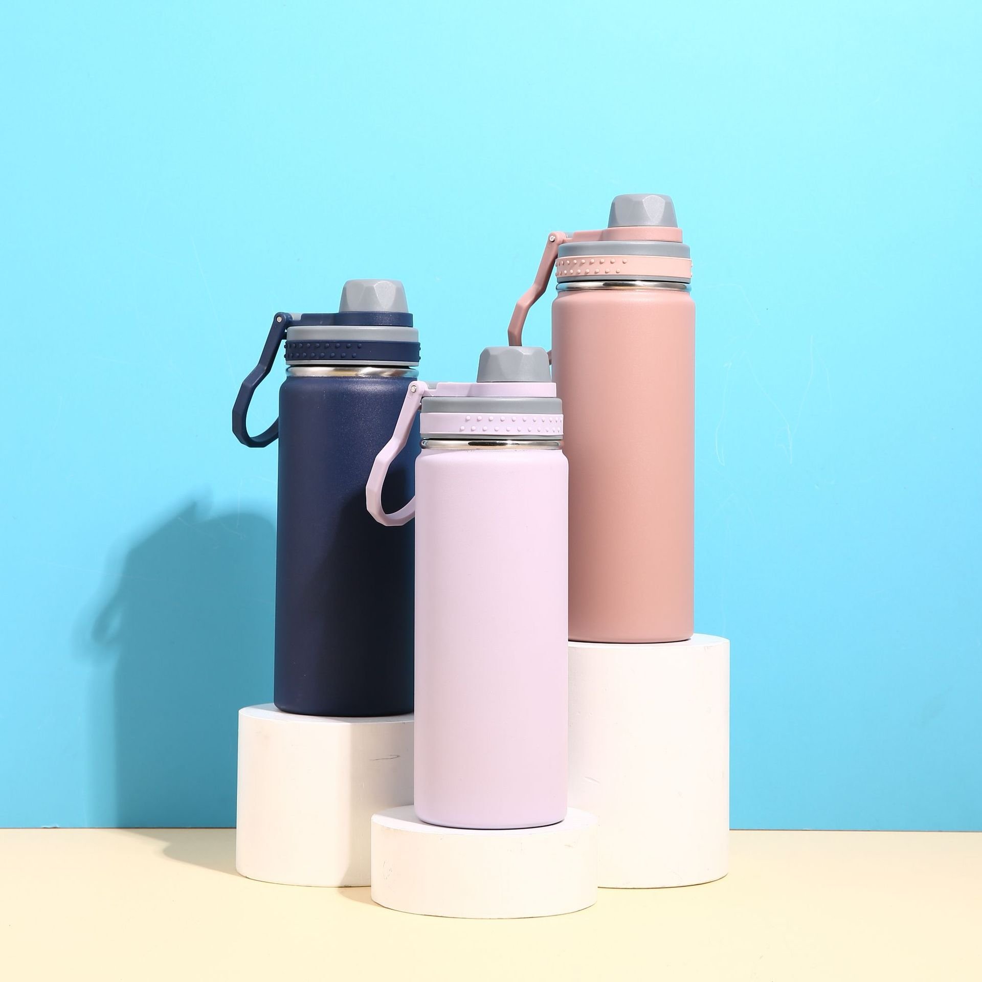 Custom logo 500ml 750ml leakproof stainless steel vacuum flask double wall sports insulated thermos water bottles with hook