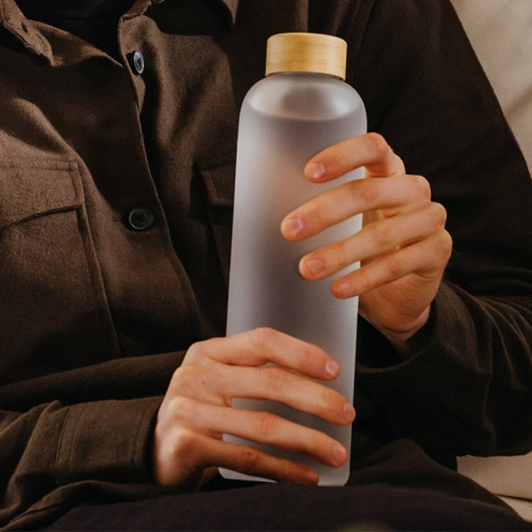 New wholesale customized design 500 ml 750 ml 1000 ml bpa free indoor and outdoor sports direct drinking hot glass water bottles