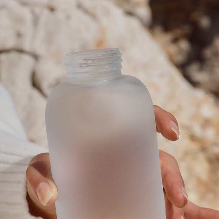 New wholesale customized design 500 ml 750 ml 1000 ml bpa free indoor and outdoor sports direct drinking hot glass water bottles