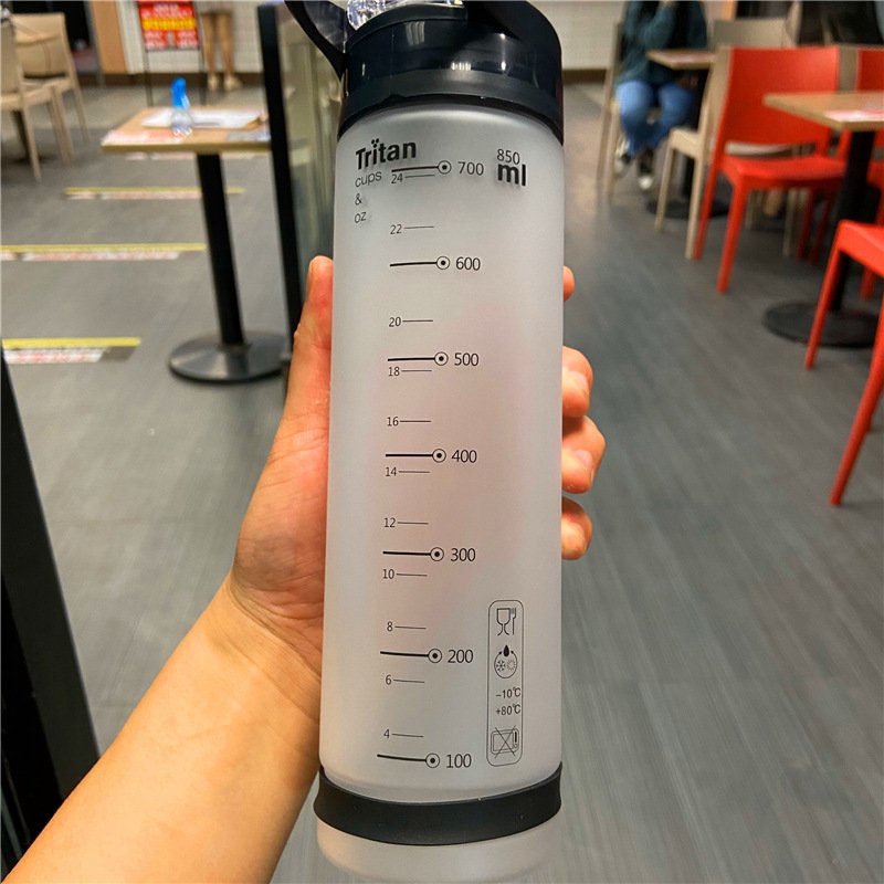 Custom Logo Leakproof 850ml Frosted Sports Bpa Free Tritan Motivational Sports Water Bottles with Straw for Kids