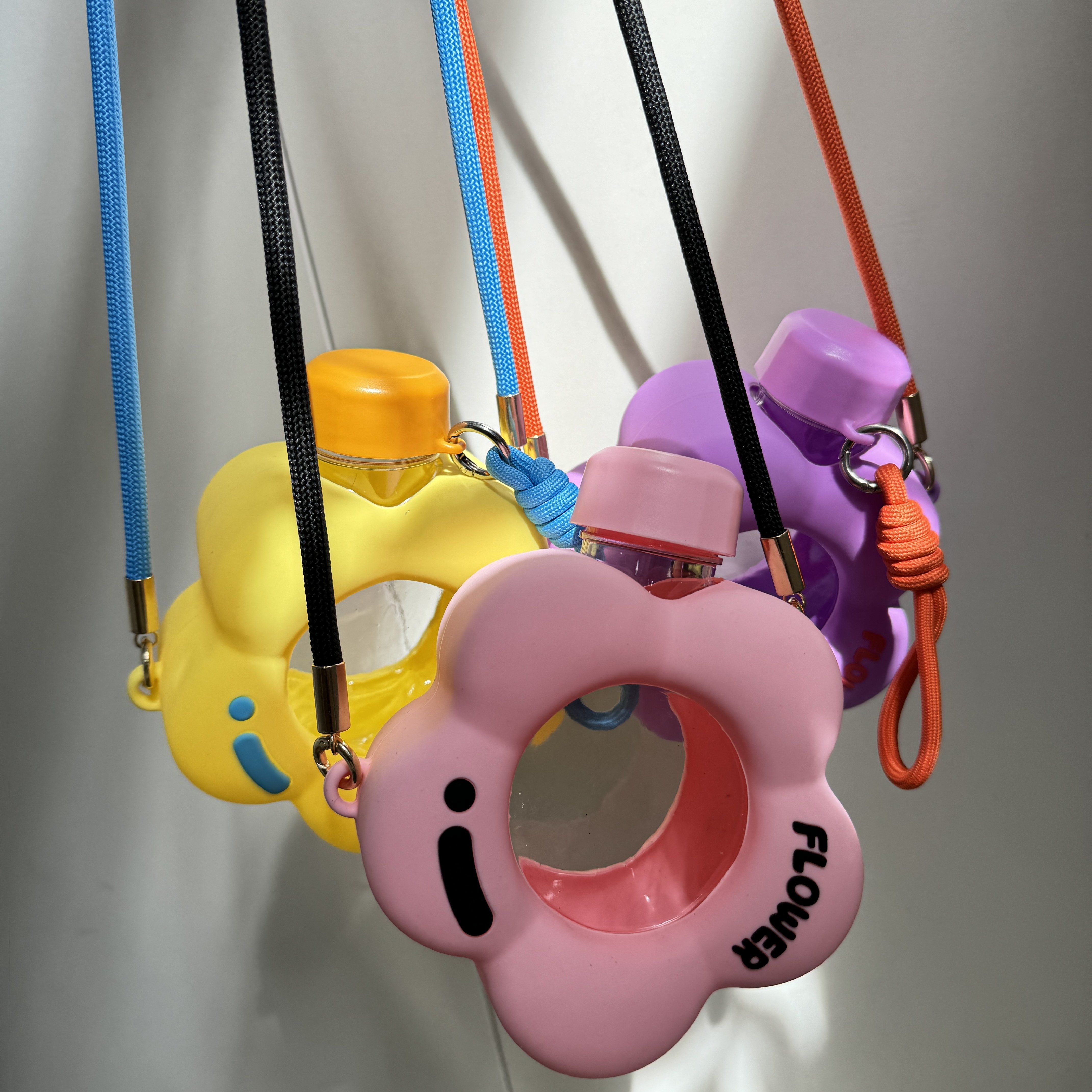 Factory customized cute cartoon flowers children's sippy cup plastic water cup strap kettle portable water bottle