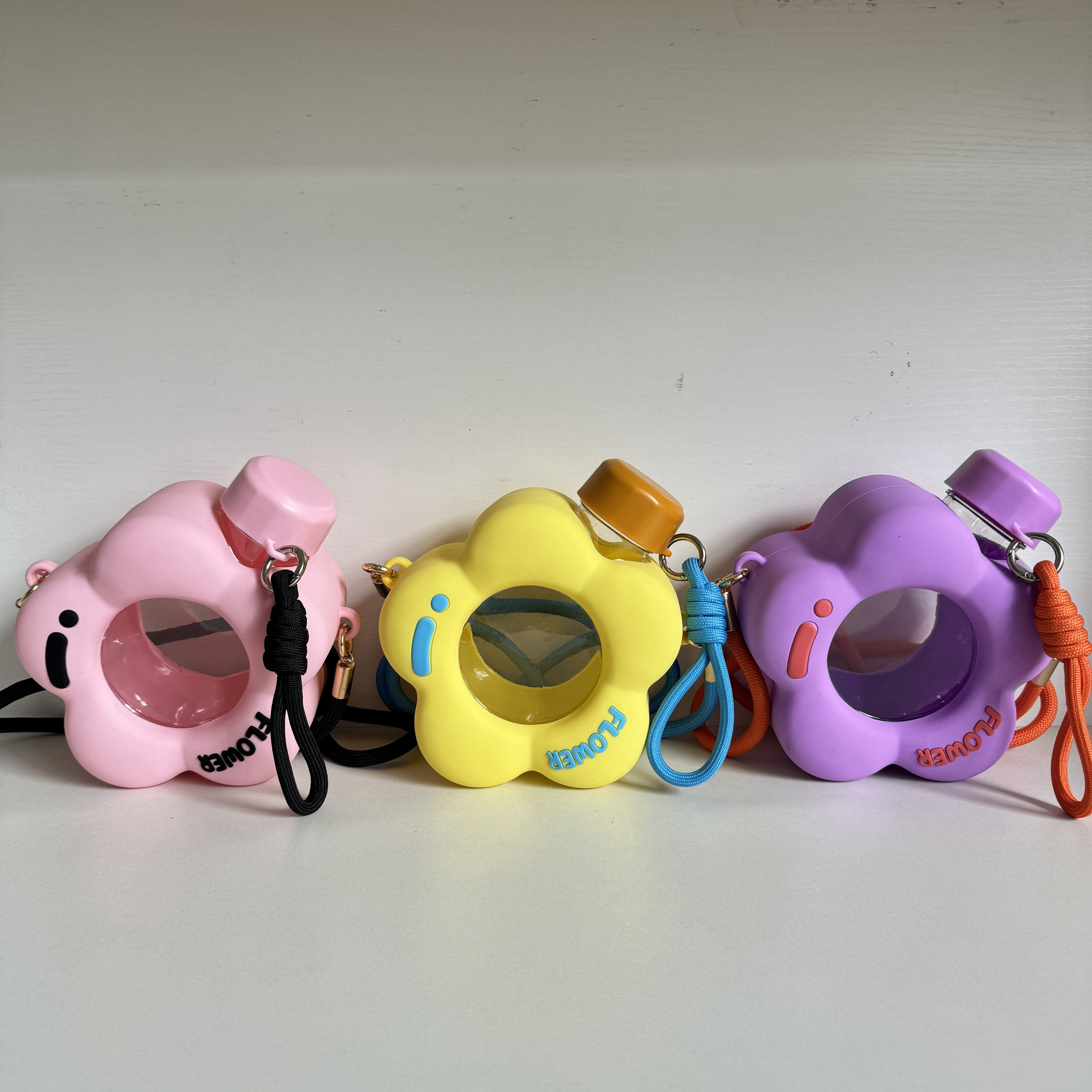 Factory customized cute cartoon flowers children's sippy cup plastic water cup strap kettle portable water bottle