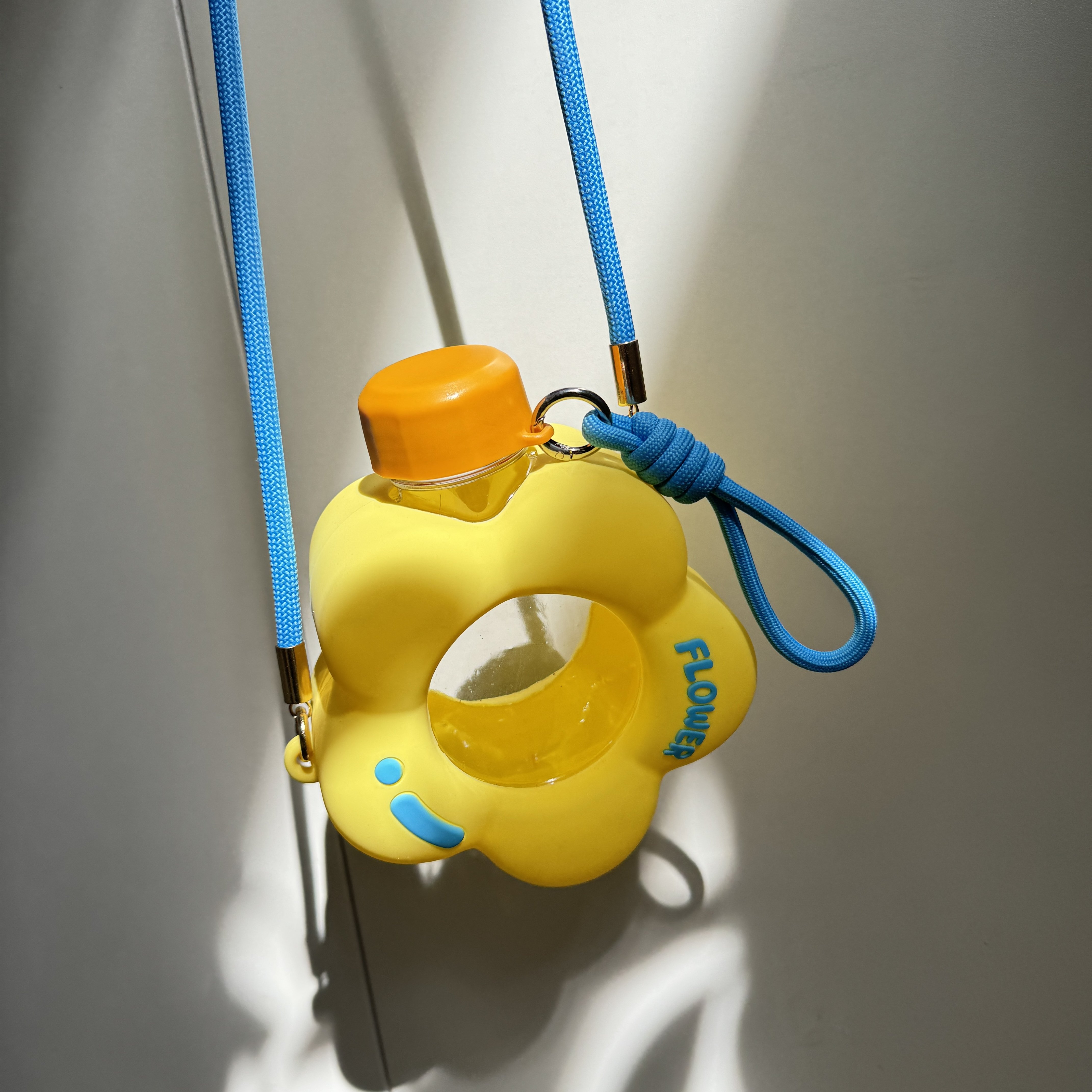 Factory customized cute cartoon flowers children's sippy cup plastic water cup strap kettle portable water bottle