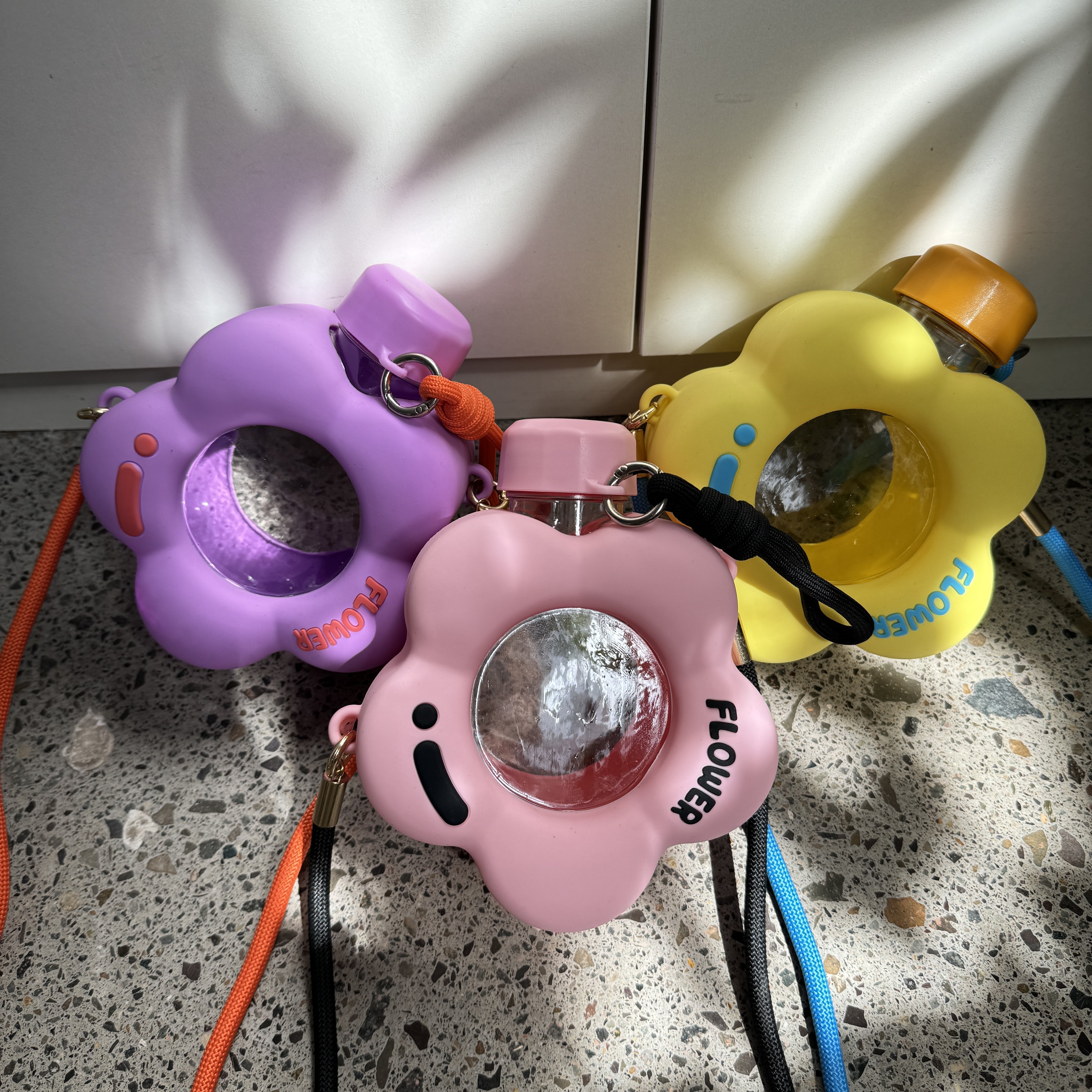 Factory customized cute cartoon flowers children's sippy cup plastic water cup strap kettle portable water bottle
