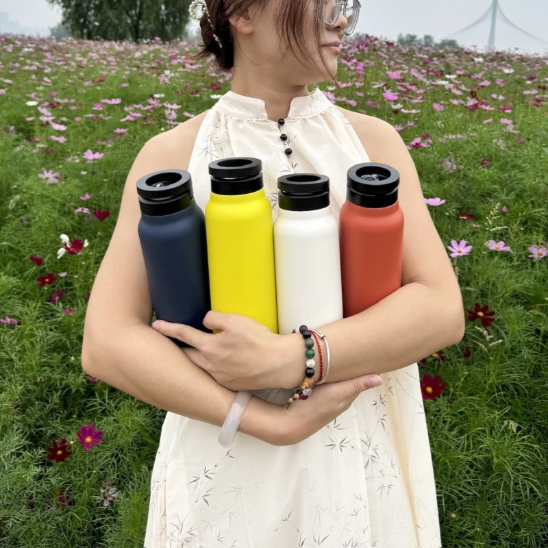 Custom Logo Insulated Water Bottle With Magnetic Phone Mount For Sports 24oz Magnetic Water Bottle With Magnetic Lid and Straw
