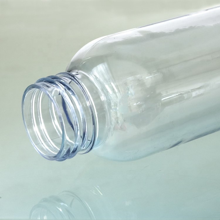 Custom Logo Plastic Water Bottle with lid and rope