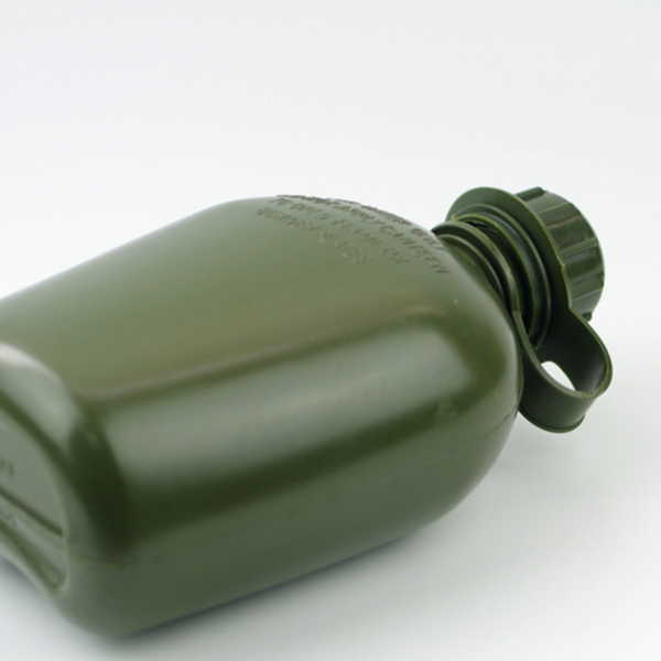 Exercise and fitness green field drinking water canteen PE water bottle for field