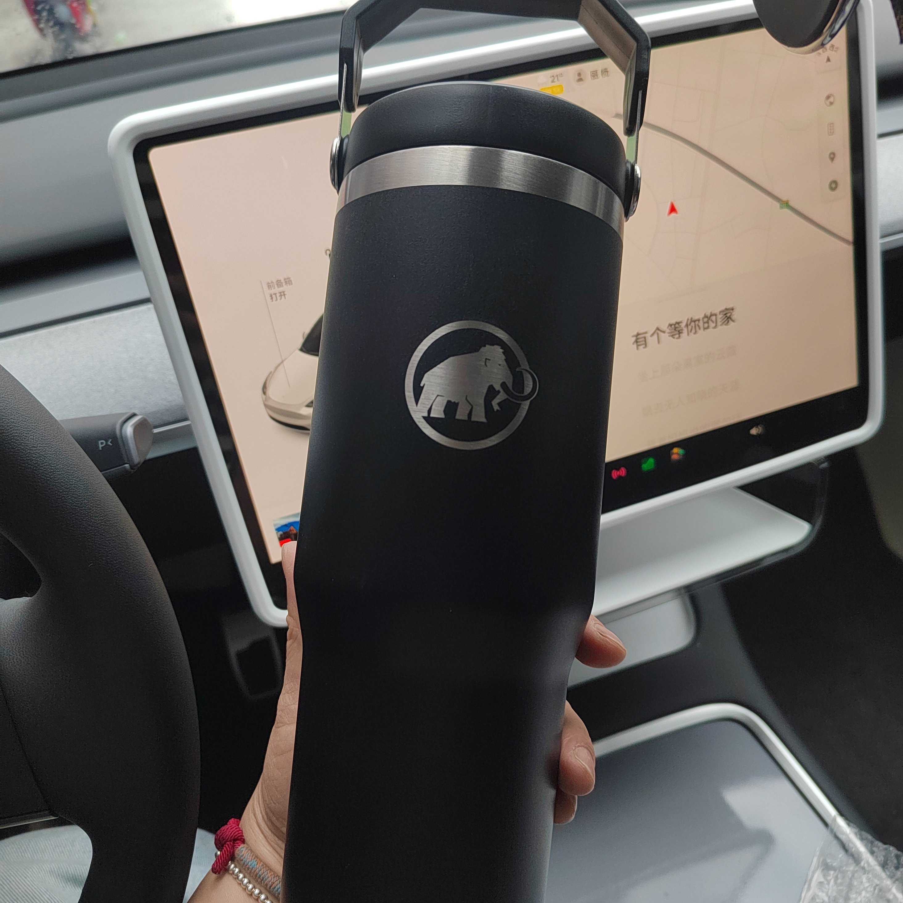 Leakproof Portable No Sweat Double Wall Insulated Water Bottle 30oz Stainless Steel Travel Tumbler With Flip Straw Lid