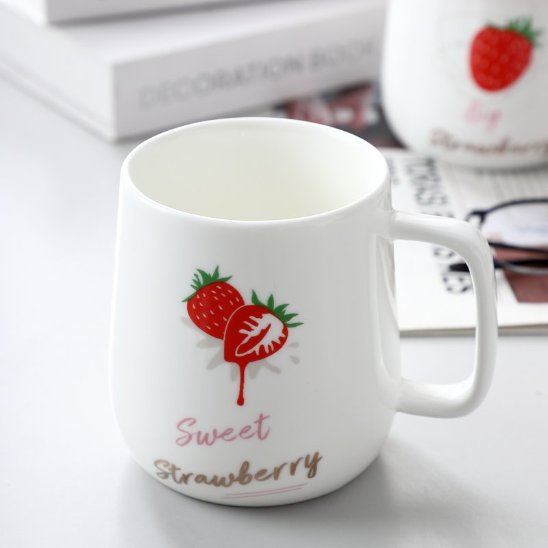 Wholesale nordic christmas Tea Coffee Mug With strawberry logo and silicone lid
