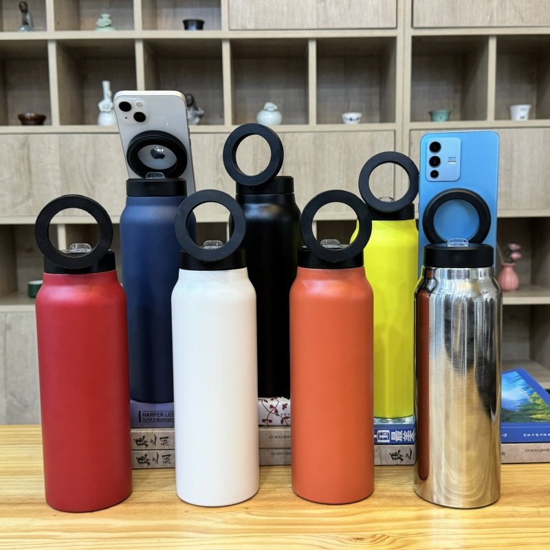 Outdoor Sports 24oz Magsafe Water Bottle With Straw Lid Leak-proof Insulated Water Bottle With Magnetic Phone Holder