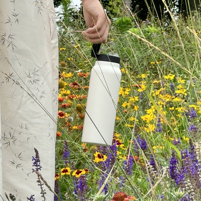 Outdoor Sports 24oz Magsafe Water Bottle With Straw Lid Leak-proof Insulated Water Bottle With Magnetic Phone Holder