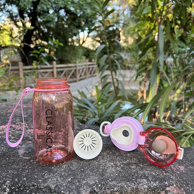 Wholesale customized 400ml plastic sports water bottle with safety lock sling and filter water cup