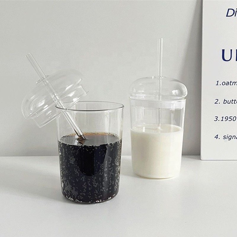 Custom Glass Cup With Dome Lid And Straw Borosilicate Iced Coffee Tumbler Glass Water Bottles Reusable Can Shaped Containers