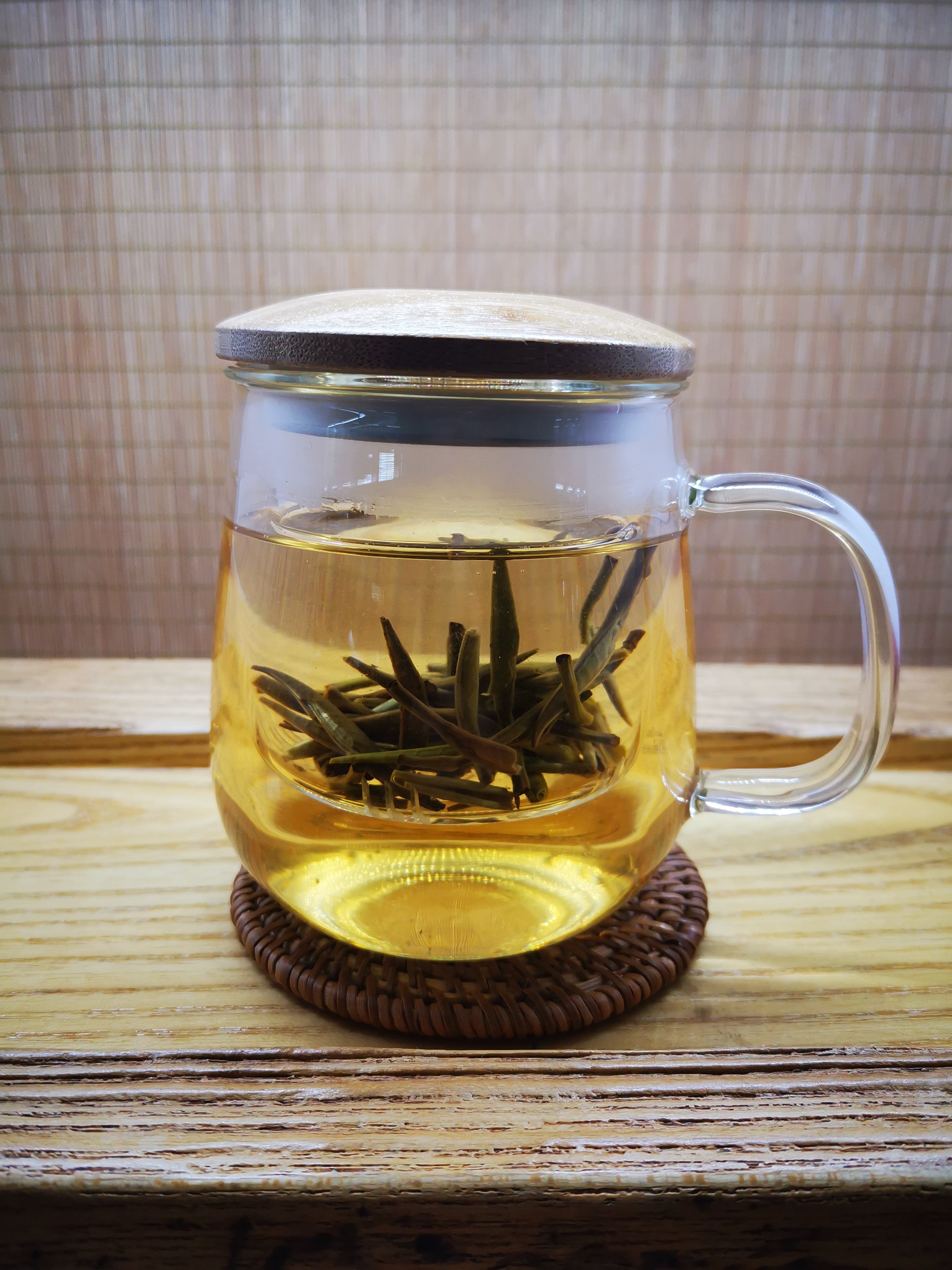 hot sale borosilicate glass tea mug with a tea filter and bamboo lid