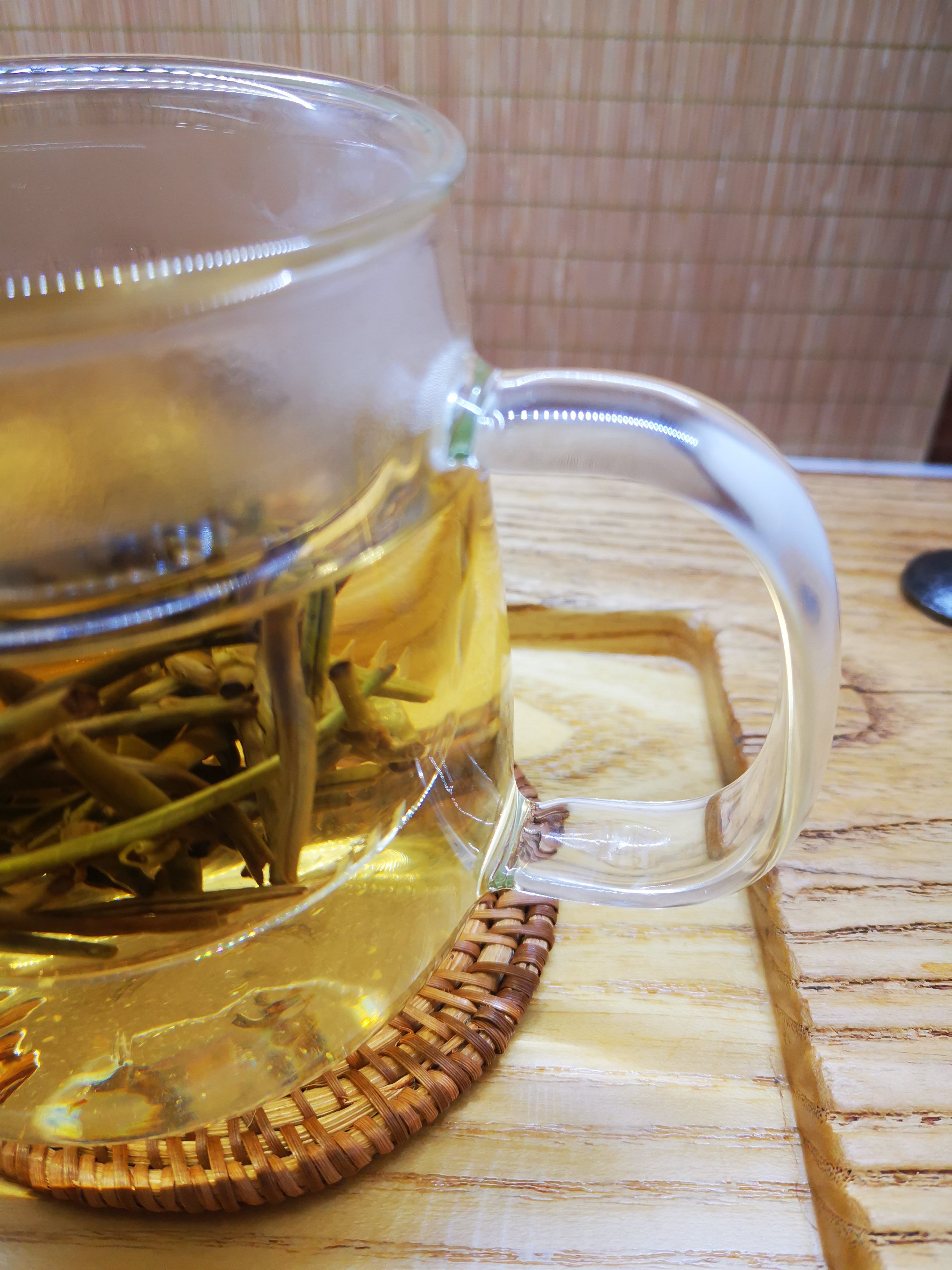 hot sale borosilicate glass tea mug with a tea filter and bamboo lid