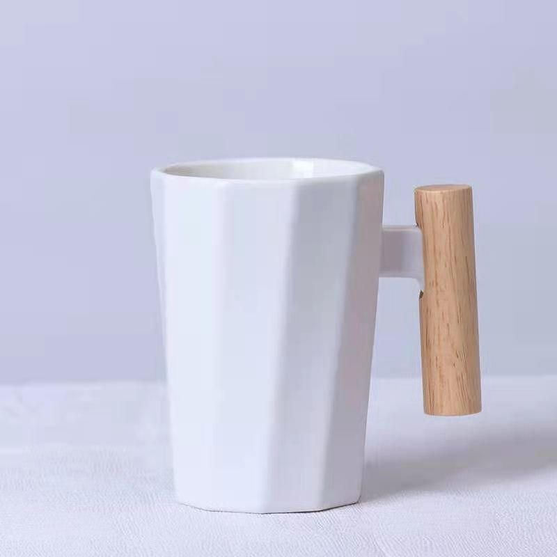 High Quality Creative Retro Wood Handle Ceramic Mug With Hand Gift Coffee Water Cup