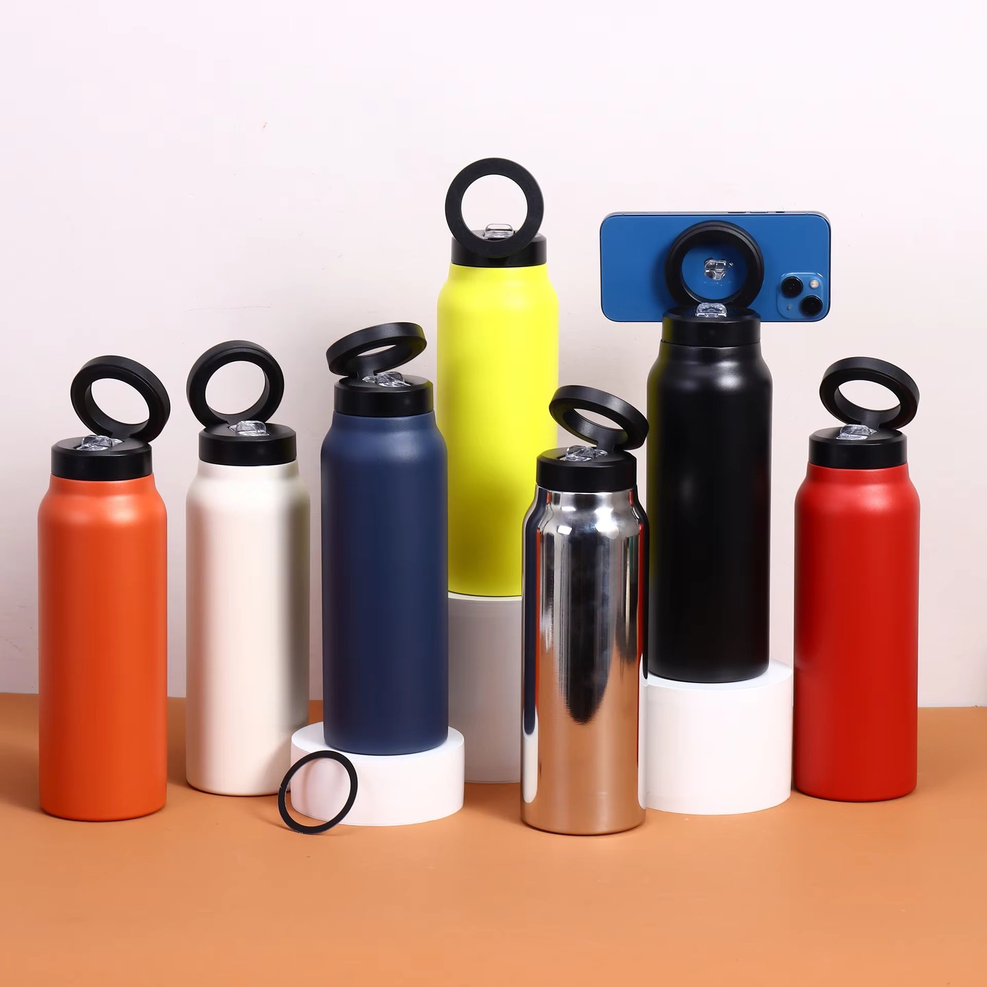 High Quality Custom Logo 24oz Stainless Steel Magnetic Water Bottle Insulated Vacuum Phone Holder Sports Magsafe Tumbler