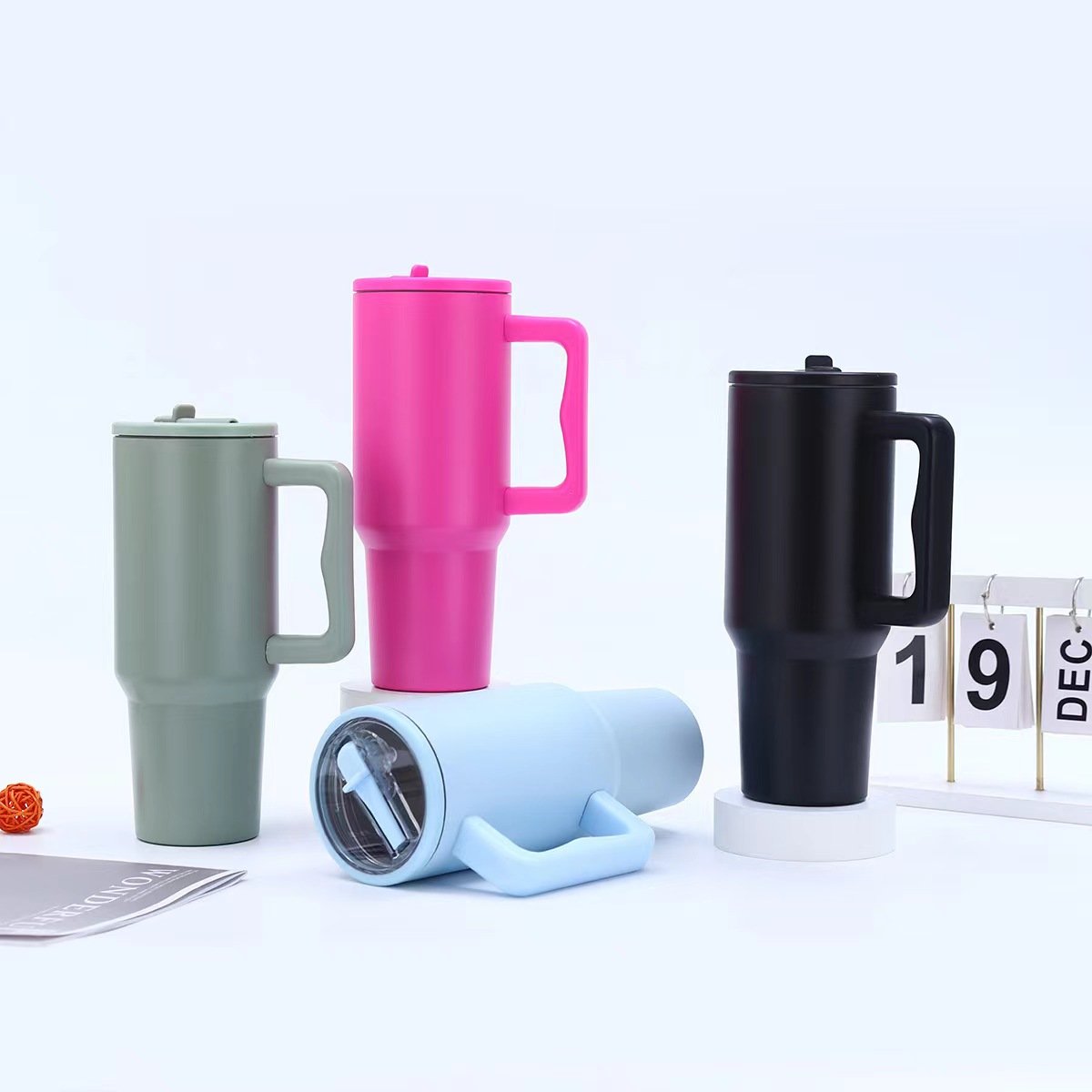 2024 Stanlyes New Arrival 40oz Double Wall Stainless Steel Camping Thermos Cup with Handle Sports Mug for Water
