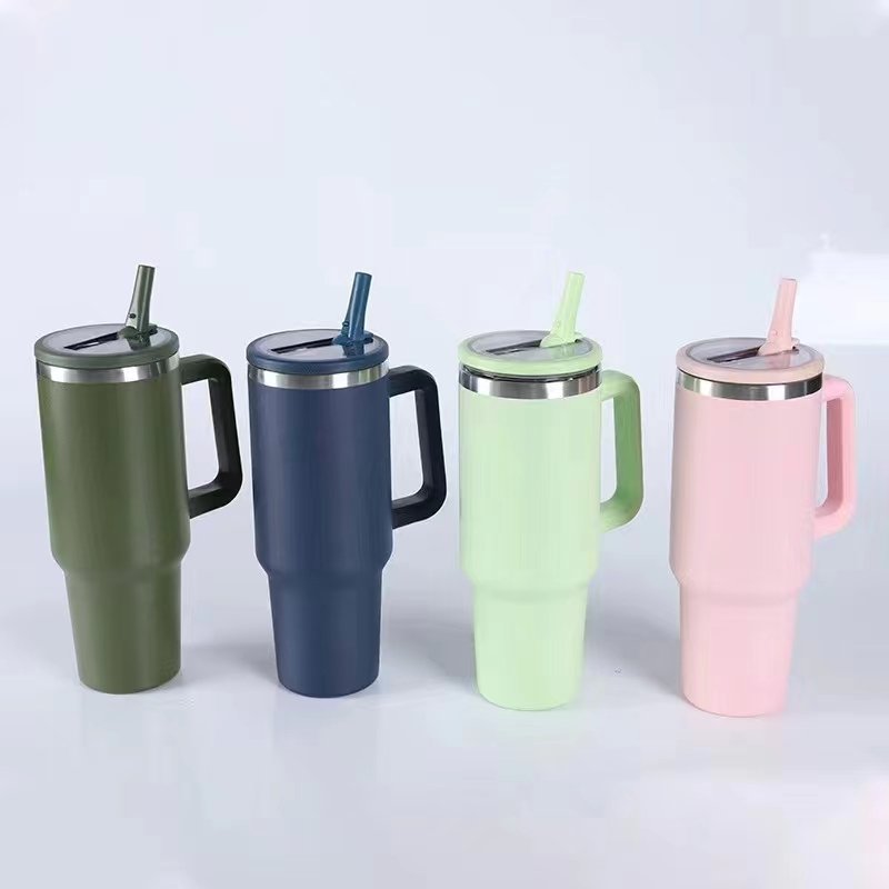 2024 Stanlyes New Arrival 40oz Double Wall Stainless Steel Camping Thermos Cup with Handle Sports Mug for Water