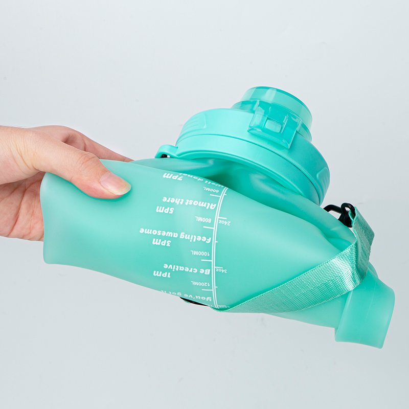 Wholesale BPA Free 2L Sport Gym Collapsible Drinking Foldable Silicone Travel Water Bottle With Straw