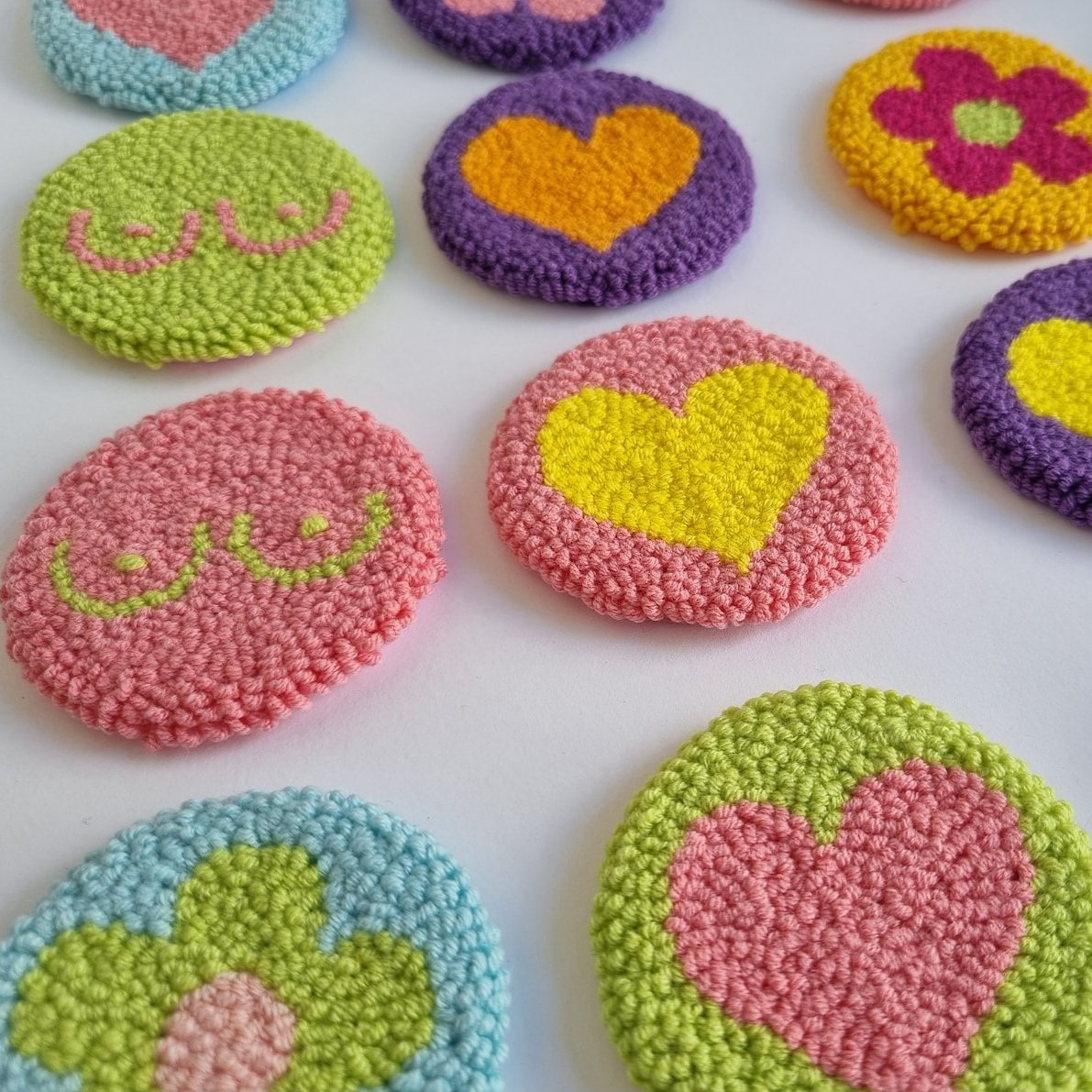 high quality customized small size cute round mug rug punch needle coaster for home decor