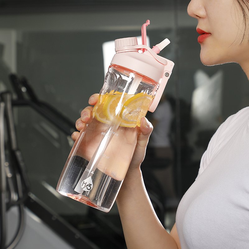 1L clear plastic tritan water bottle with plastic lid and straw