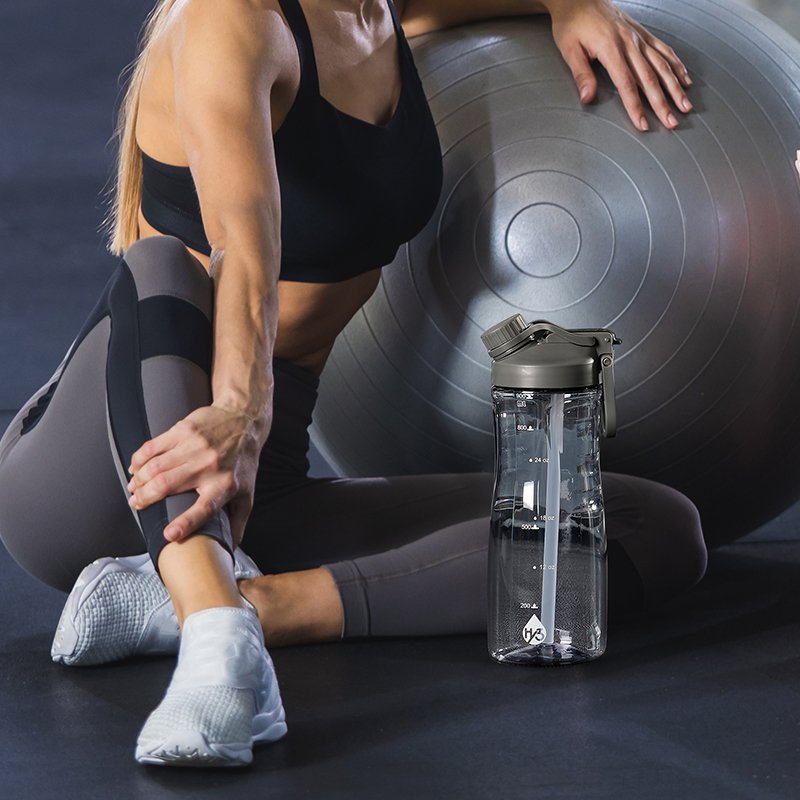 1L clear plastic tritan water bottle with plastic lid and straw