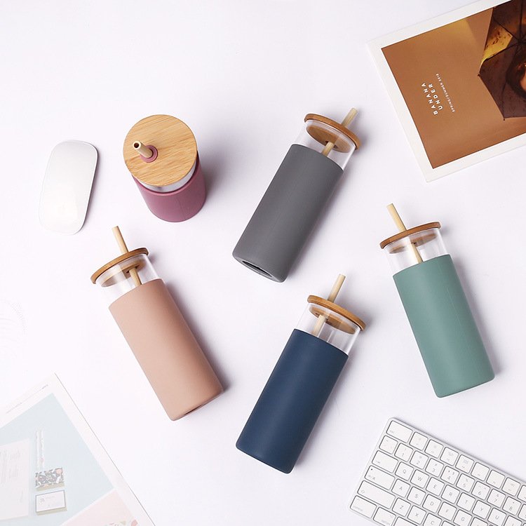 New arrival colorful high borosilicate unbreakable glass water bottle with silicone sleeve and straw
