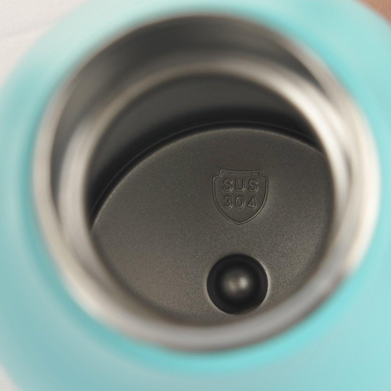 Double Wall Thermal Vacuum Flask Insulated Outdoor Sports Drink 18/8 Stainless Steel 17oz Cola Shaped Water Bottle