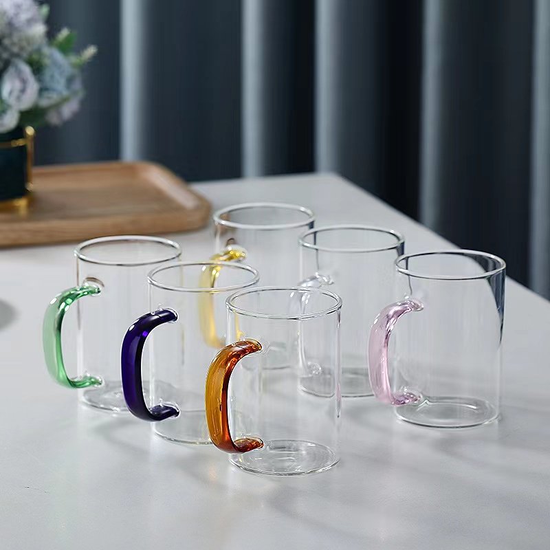 Wholesale 300ml 10oz Glass Coffee Mugs with Color Handle High Borosilicate Glass Tea Cup for Juice Beer Beverage
