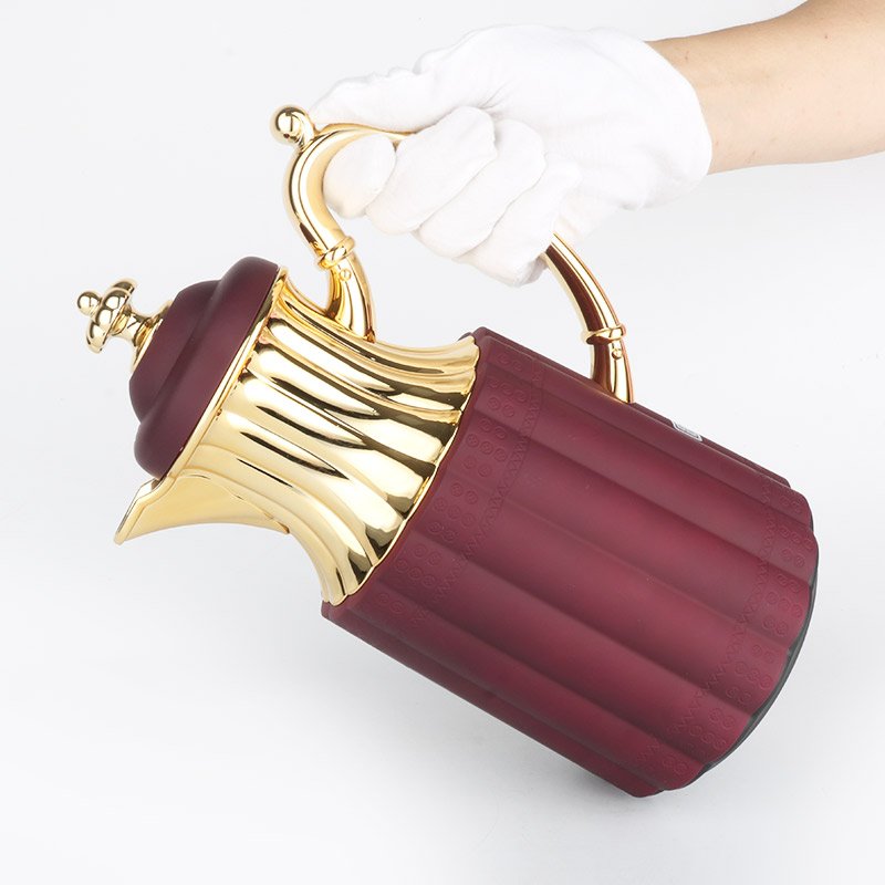Turkish Style New Model Plastic BPA FREE Wine red gold 0.7 liter Glass Liner vacuum flasks & thermoses