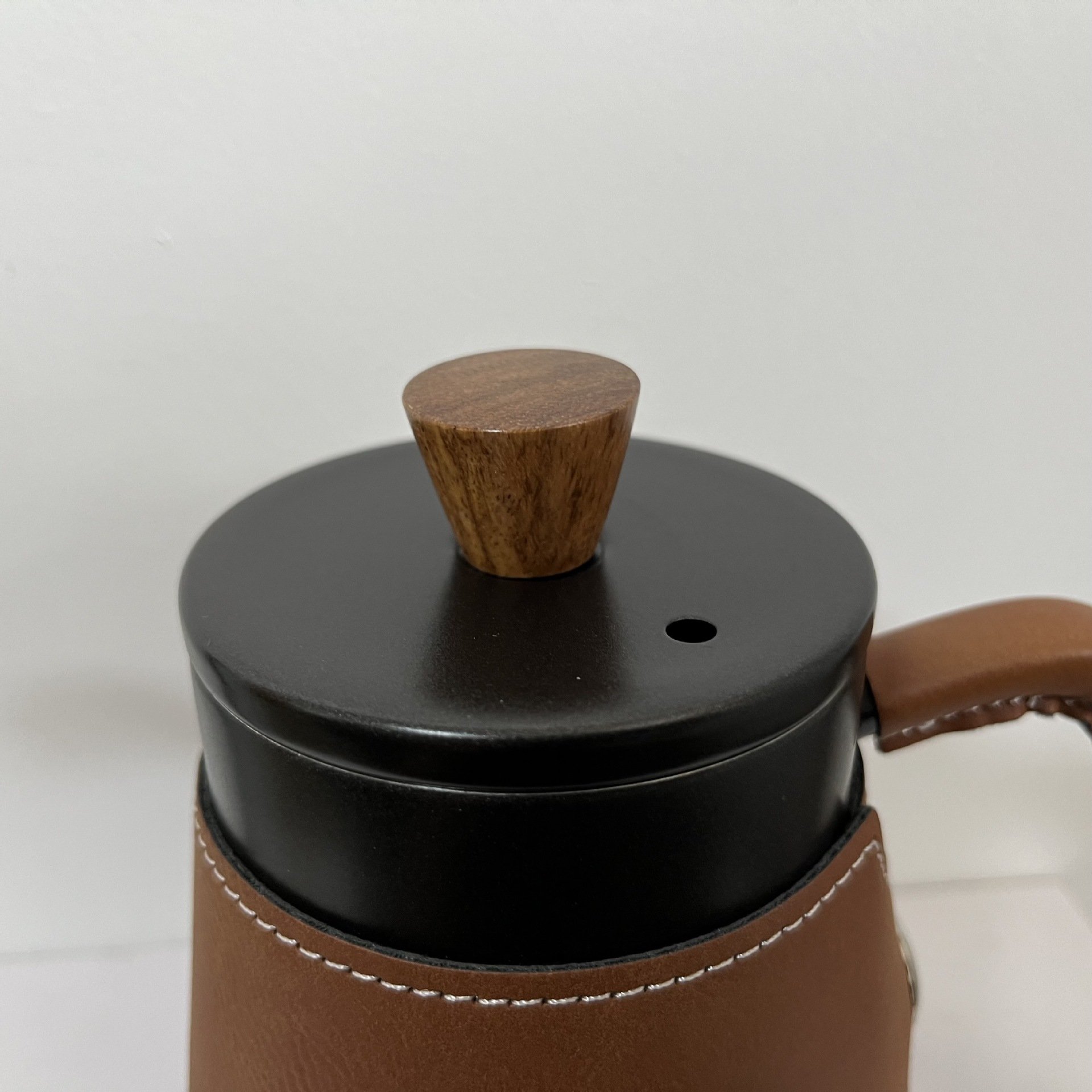 Nordic Luxury Gold Plated Insulated Vacuum Flask Liner Inside metal Pot Cup Gift Set Arabic Coffee Pot Coffee Tea Set