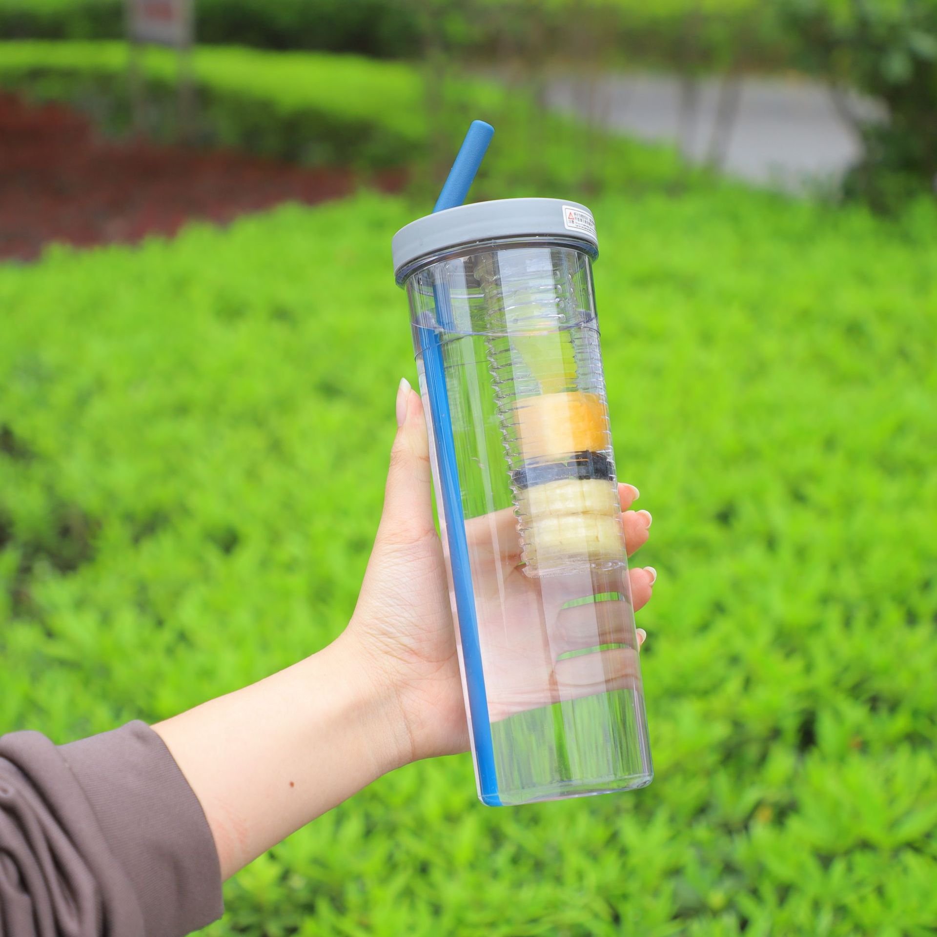 700ml Water Drinking Bottle Portable Clear Plastic Fruit Juice Plastic Tumbler cup with Straw and tea infuser