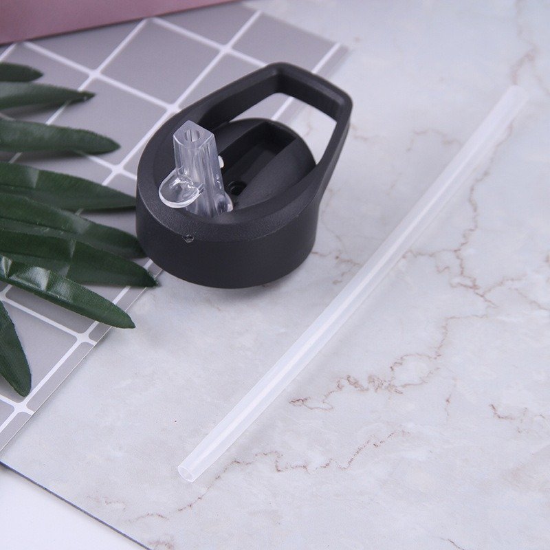 Plastic beverage bottles portable 700ml clear plastic suction nozzle straw sports water bottle
