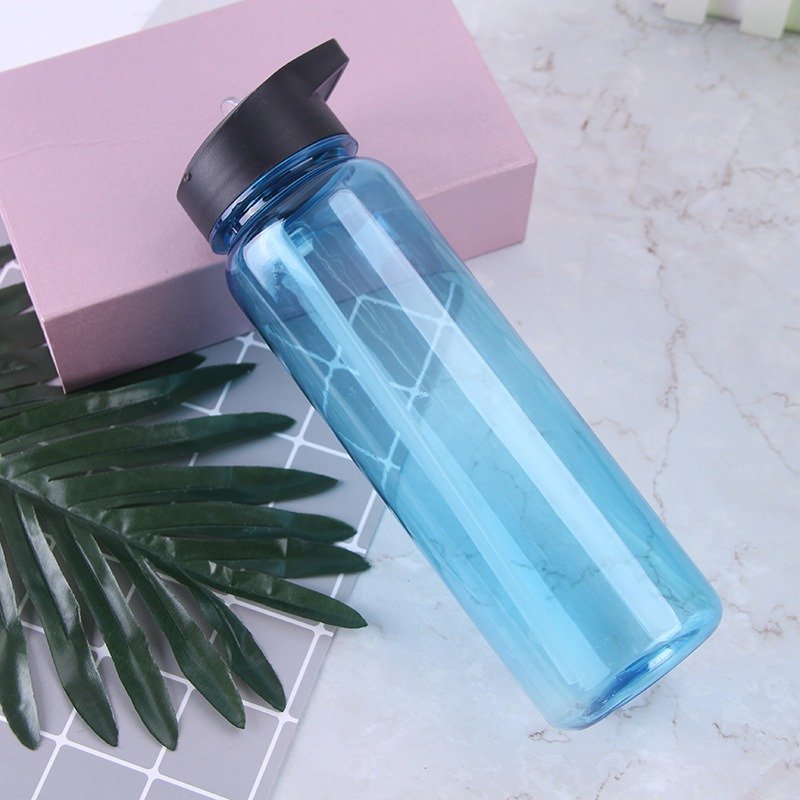 Plastic beverage bottles portable 700ml clear plastic suction nozzle straw sports water bottle