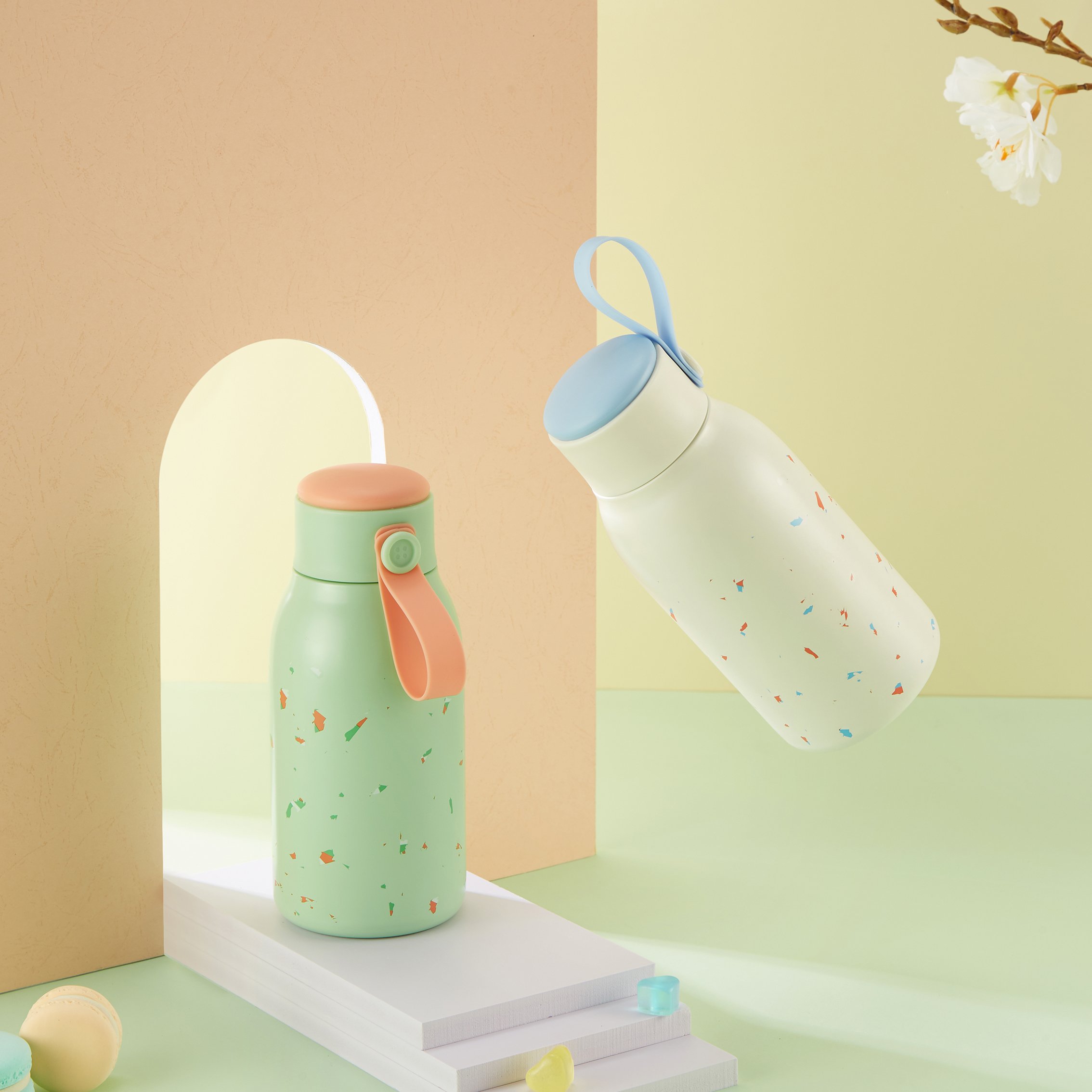 2022 New quarter Sunshine theme 304 stainless steel water bottle with Four colors Lovely for lady and children drink bottle
