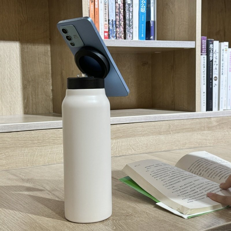 Gym Water Bottle With Magnetic Phone Holder Stainless Steel Insulated MagSafe Water Bottle With Magnetic Cell Phone Stand