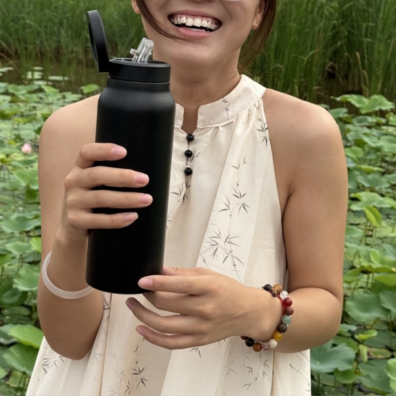 Gym Water Bottle With Magnetic Phone Holder Stainless Steel Insulated MagSafe Water Bottle With Magnetic Cell Phone Stand