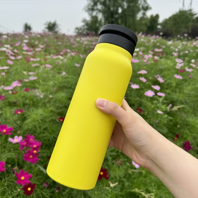 Gym Water Bottle With Magnetic Phone Holder Stainless Steel Insulated MagSafe Water Bottle With Magnetic Cell Phone Stand