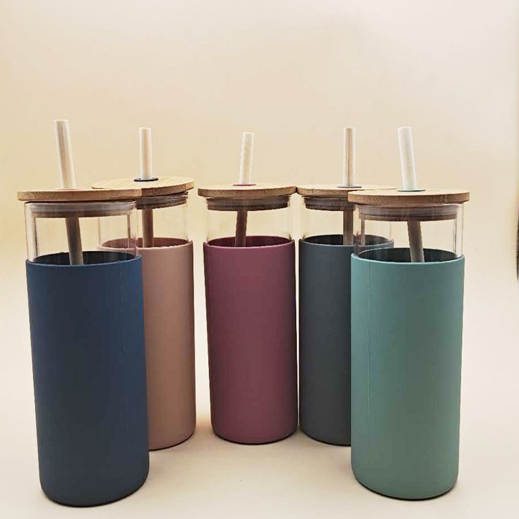 Wholesale 20oz Botol minum Glass Tumbler Water Bottle With Straw Silicone Protective Sleeve Bamboo Lid Botella de agua Mug Cup
