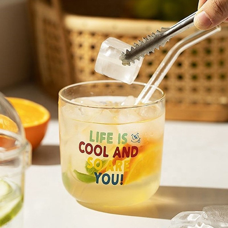 New Design Korean Dustproof Simple Drinking Glass Cup Reusable Borosilicate Juice Coffee Glass Cup With Glass Lid And Straw
